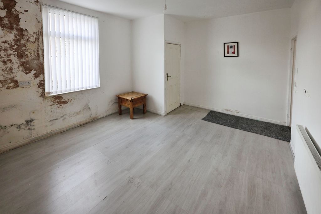 Property photo 3 of 12 Pbox-Img.Jpg