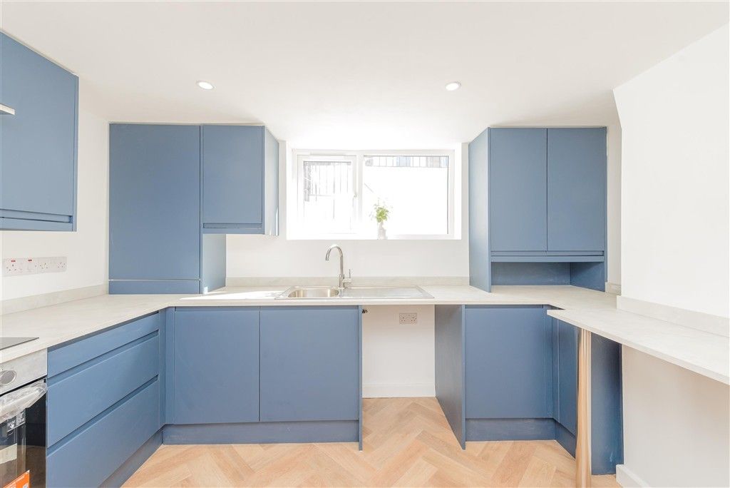 Property photo 3 of 9 Kitchen