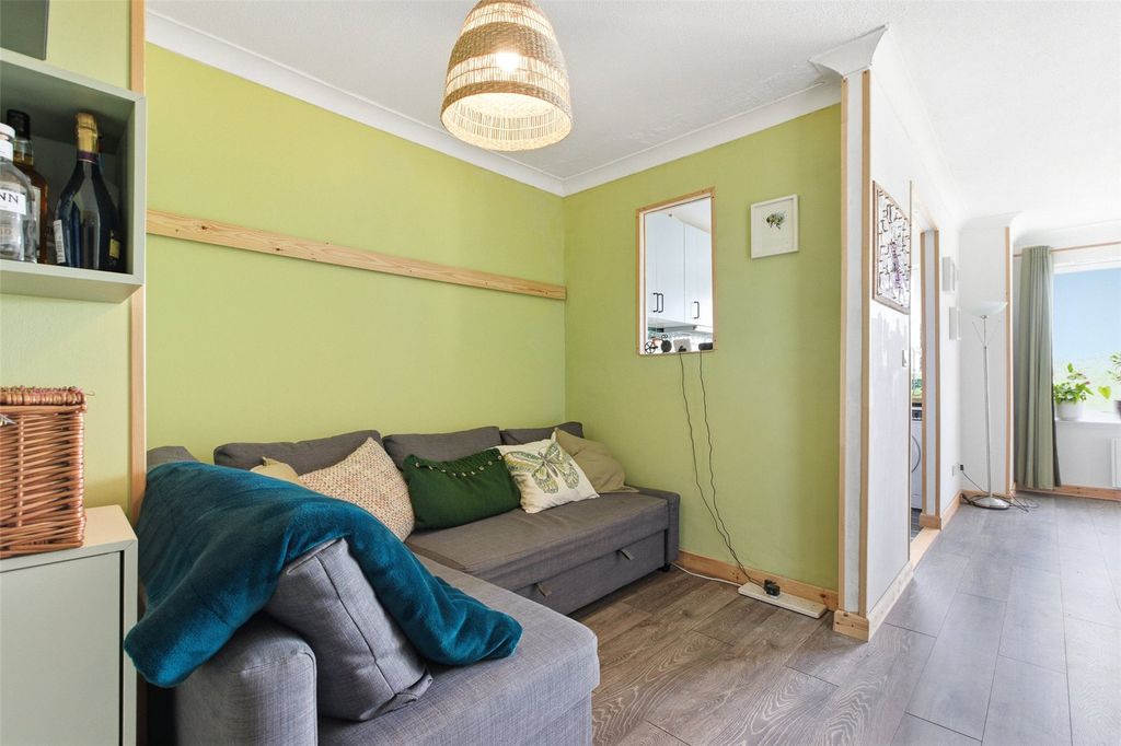 Property photo 2 of 13 Lounge