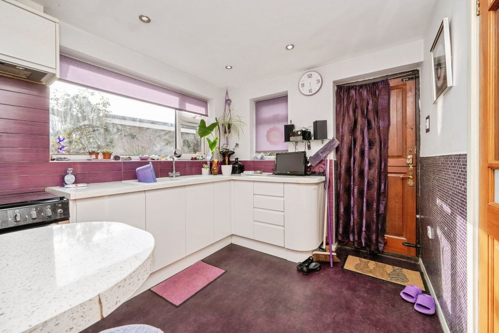 Property photo 3 of 17 Photo