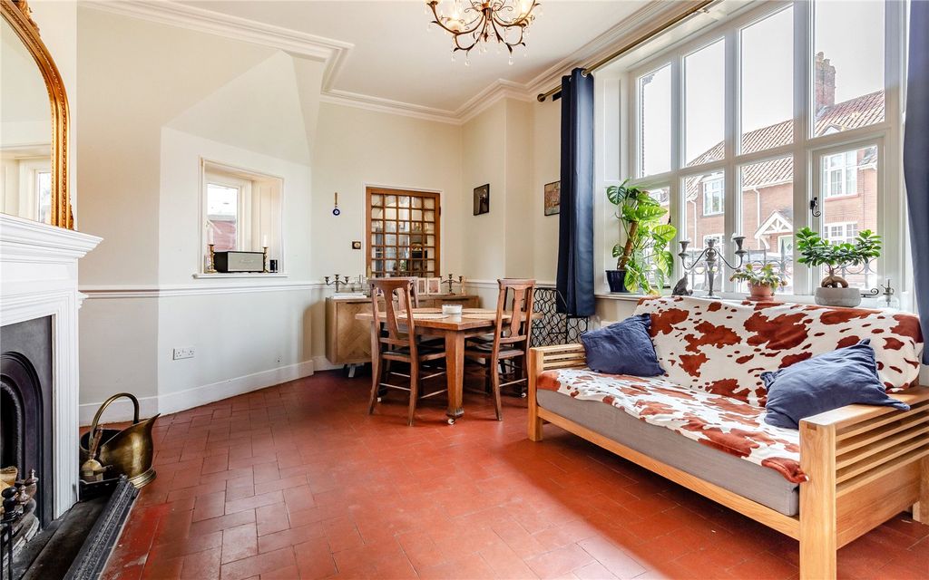 Property photo 2 of 14 Dining Room