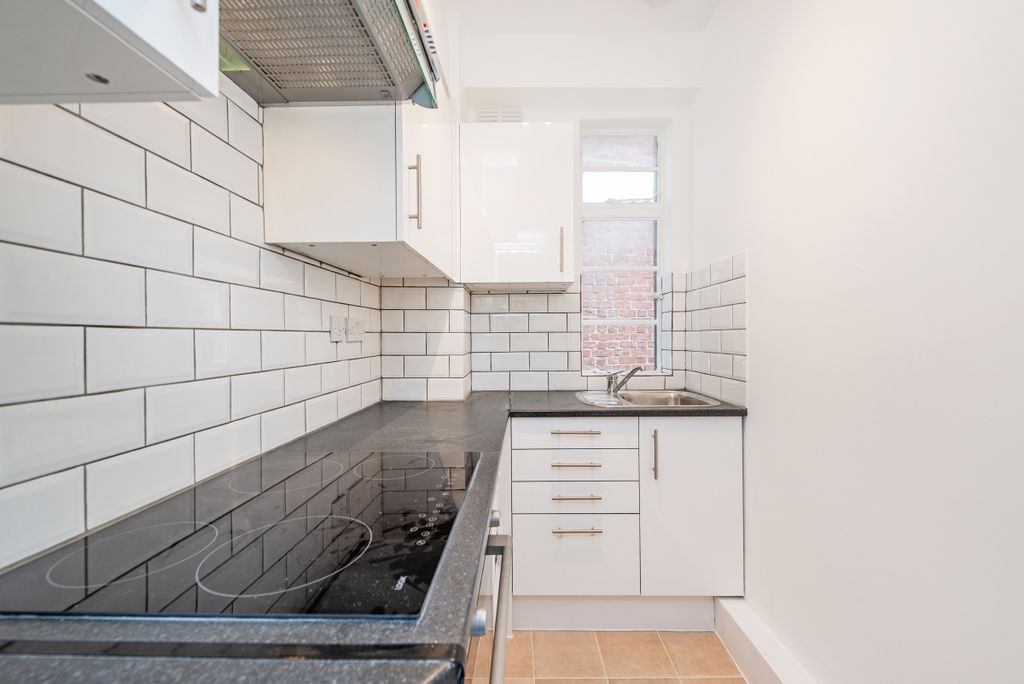 Property photo 2 of 6 Kitchen