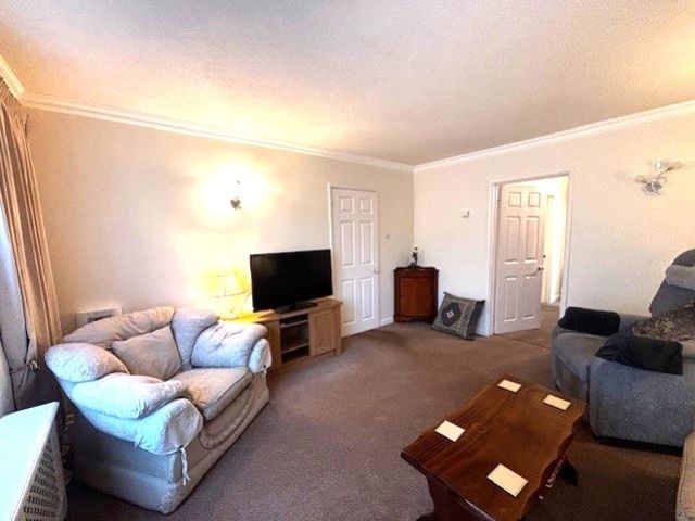 Property photo 3 of 13 Lounge 1