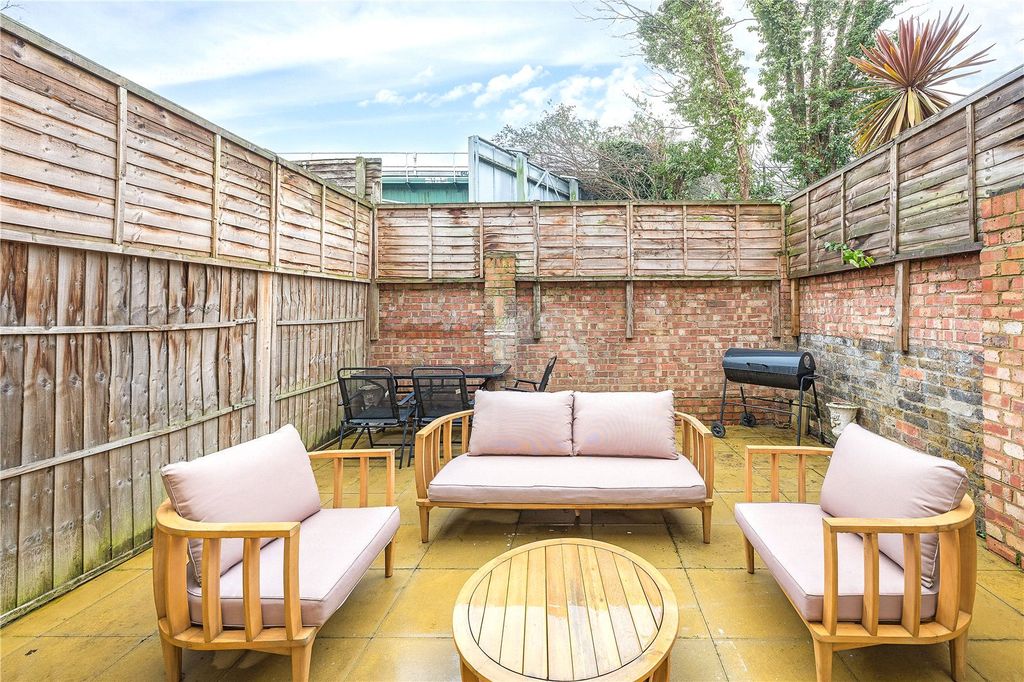 Property photo 2 of 18 Picture No. 83