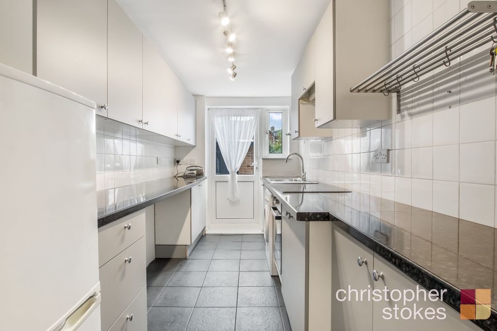 Property photo 2 of 17 4566354