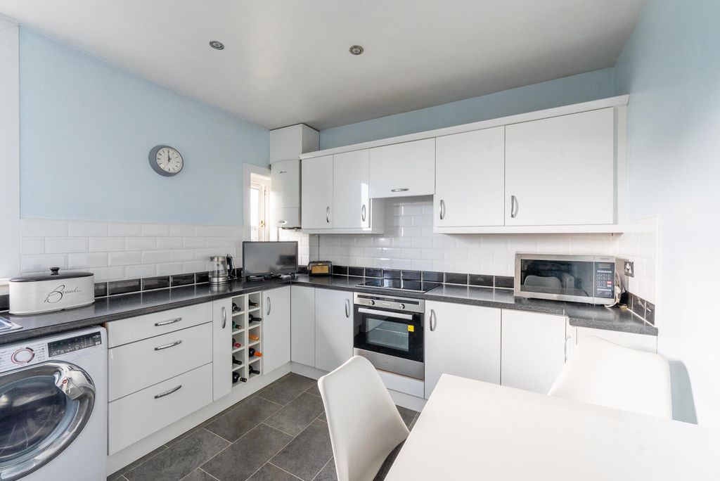 Property photo 3 of 27 Kitchen