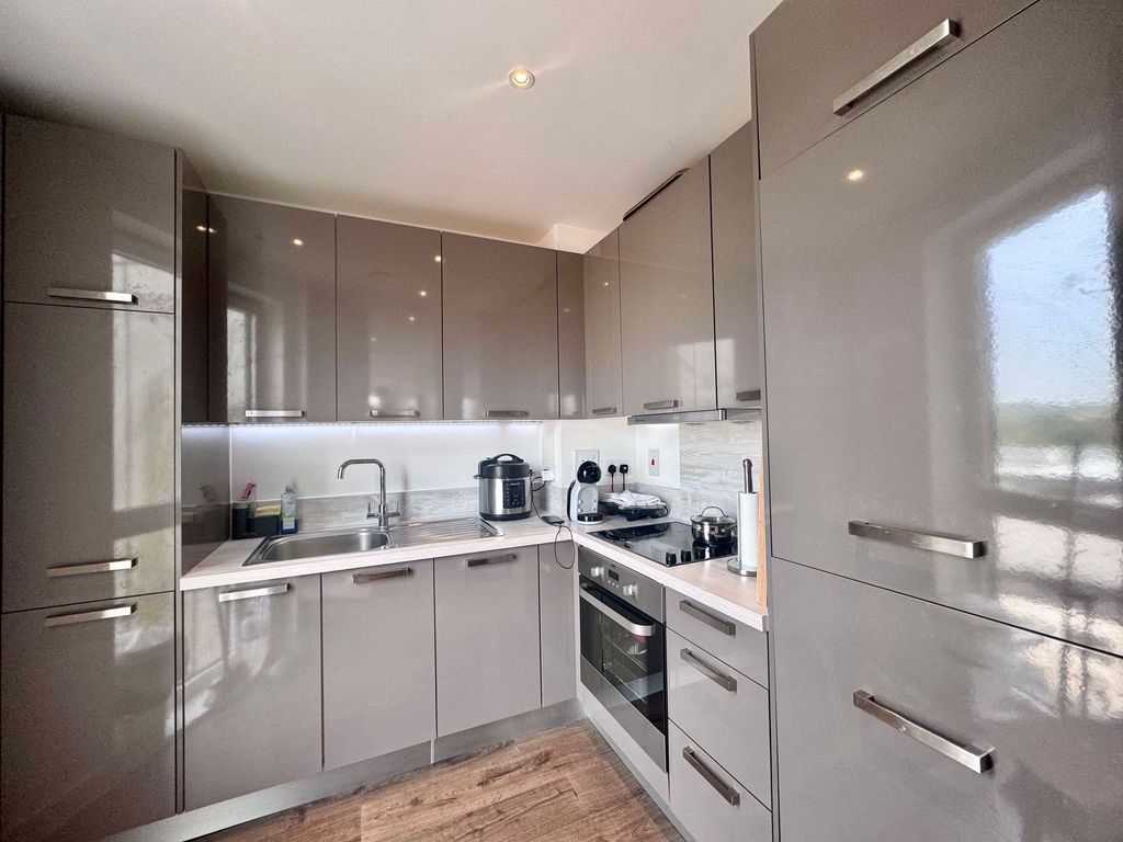 Property photo 1 of 8 Kitchen