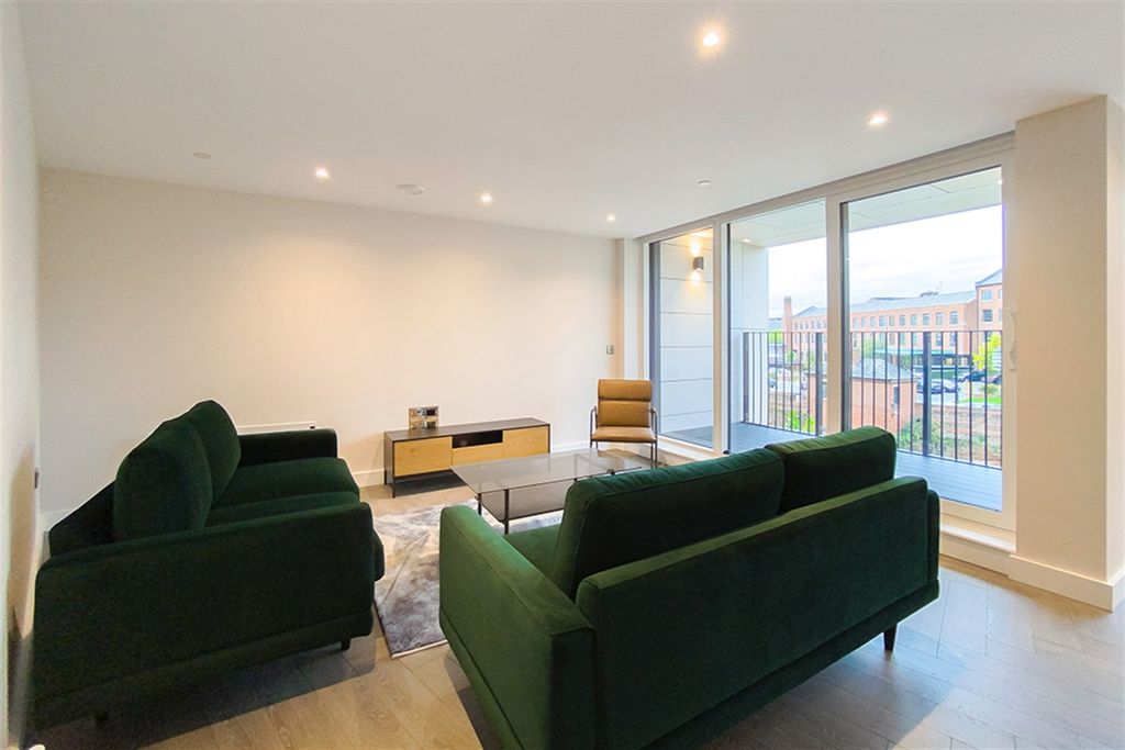 Property photo 3 of 18 (Main)