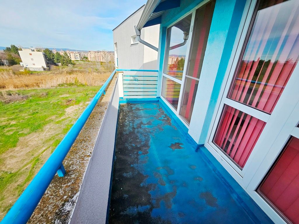 Property photo 2 of 12