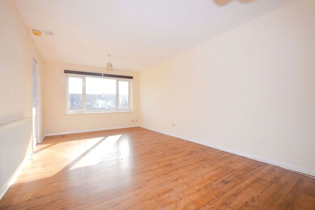 Property photo 2 of 4 Living Room