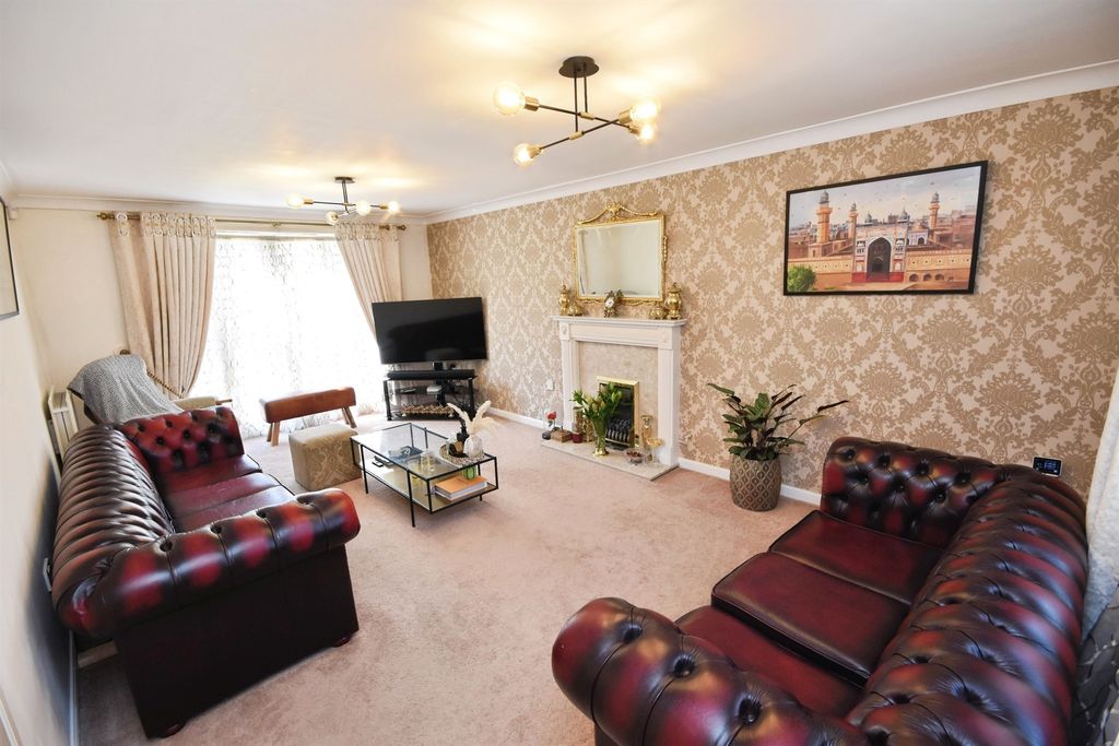 Property photo 2 of 17