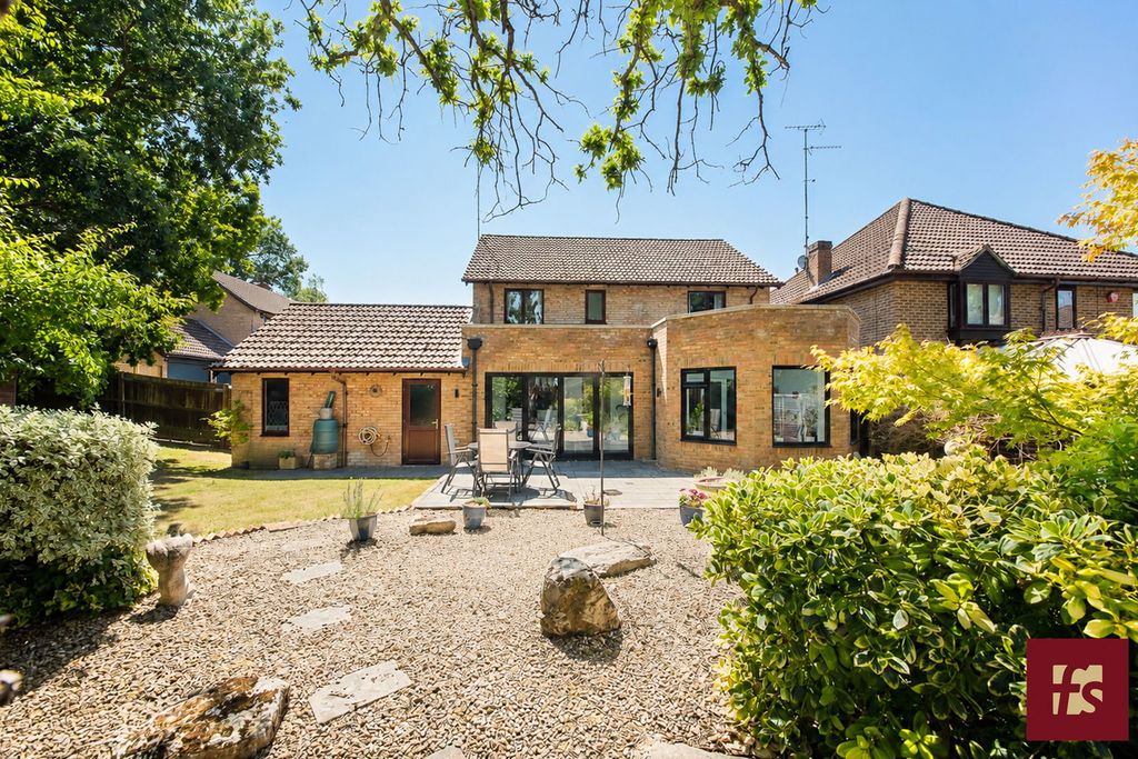 Property photo 2 of 32