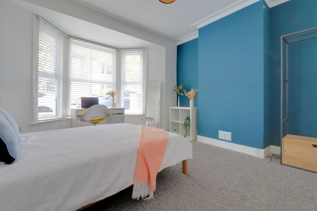 Property photo 1 of 22 Bedroom 1