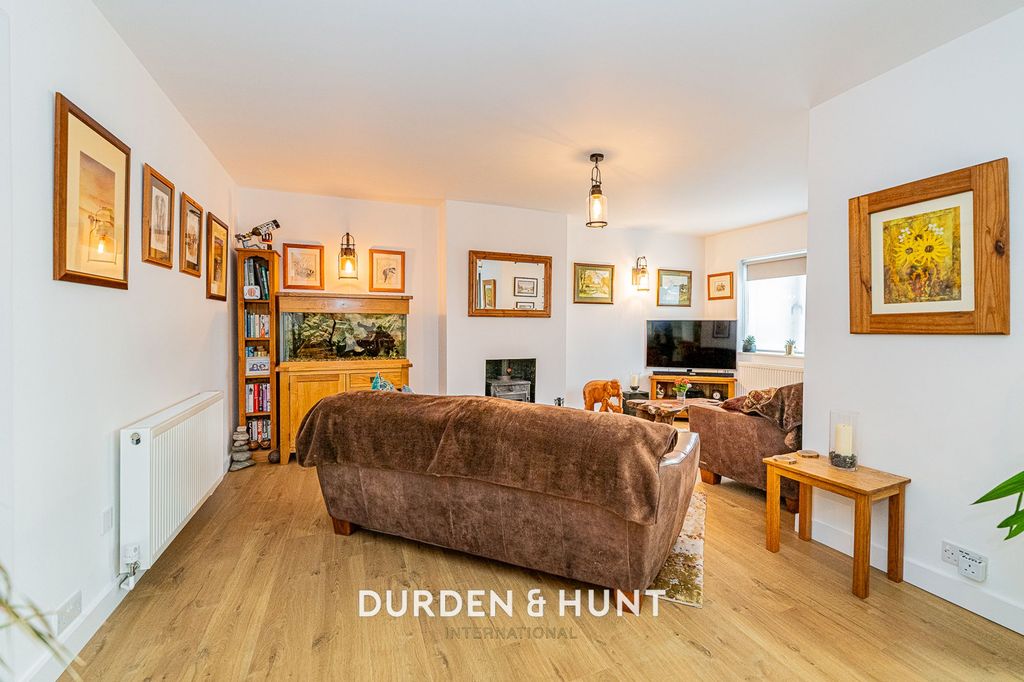 Property photo 3 of 32
