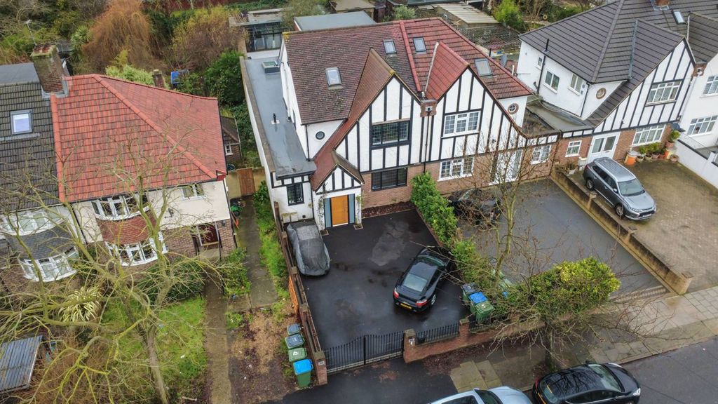 Property photo 2 of 30