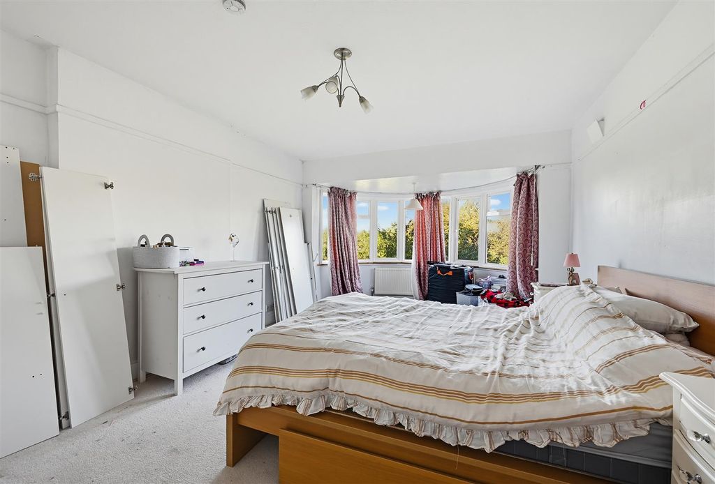 Property photo 3 of 14 Nonsuch Walk,-7.Jpg