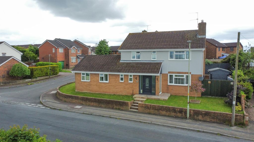 Property photo 1 of 27