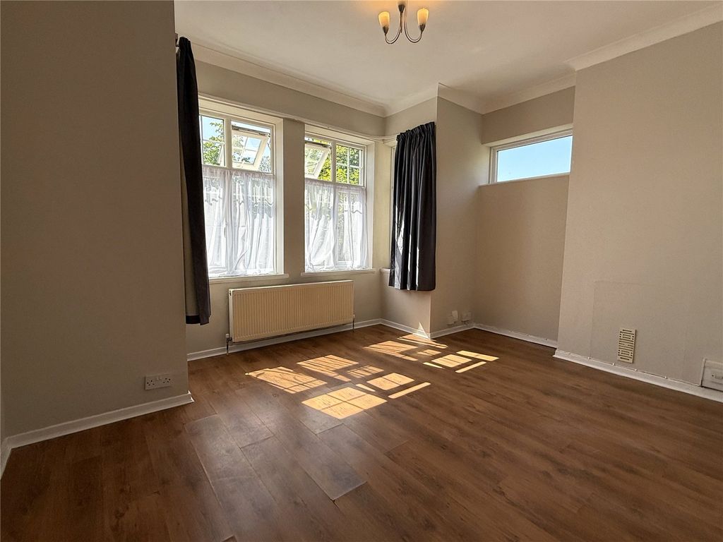 Property photo 2 of 6 Picture No. 09