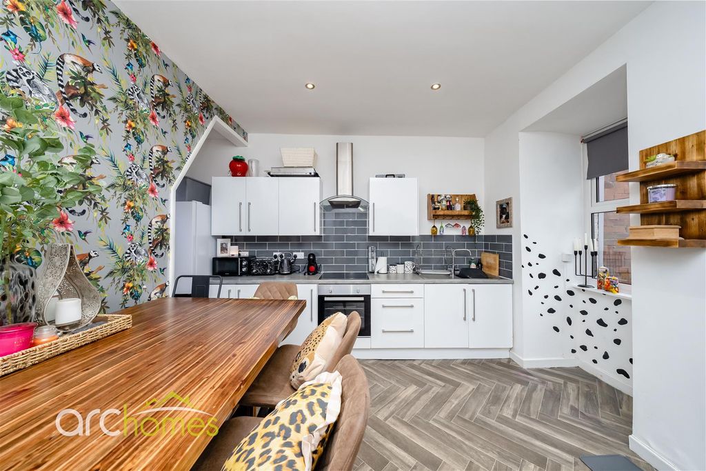 Property photo 3 of 23 Ladies-2.Jpg