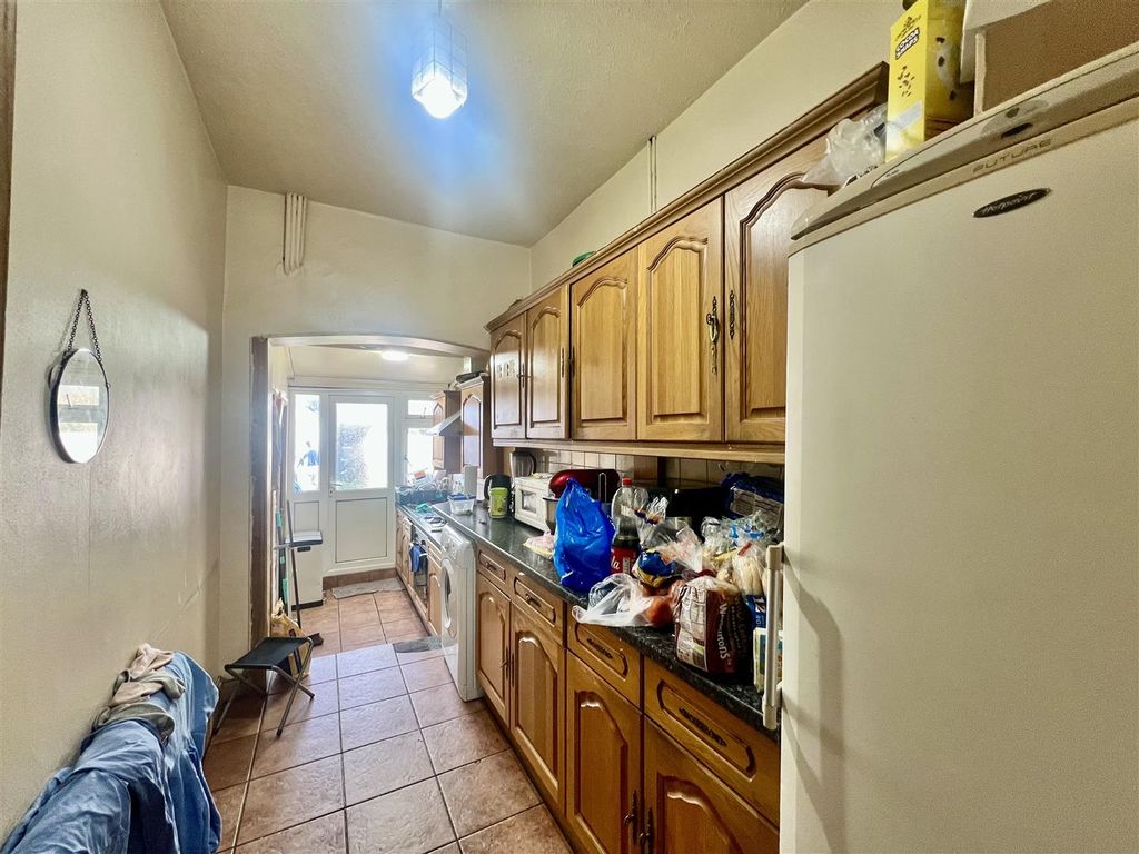 Property photo 3 of 12 Kitchen