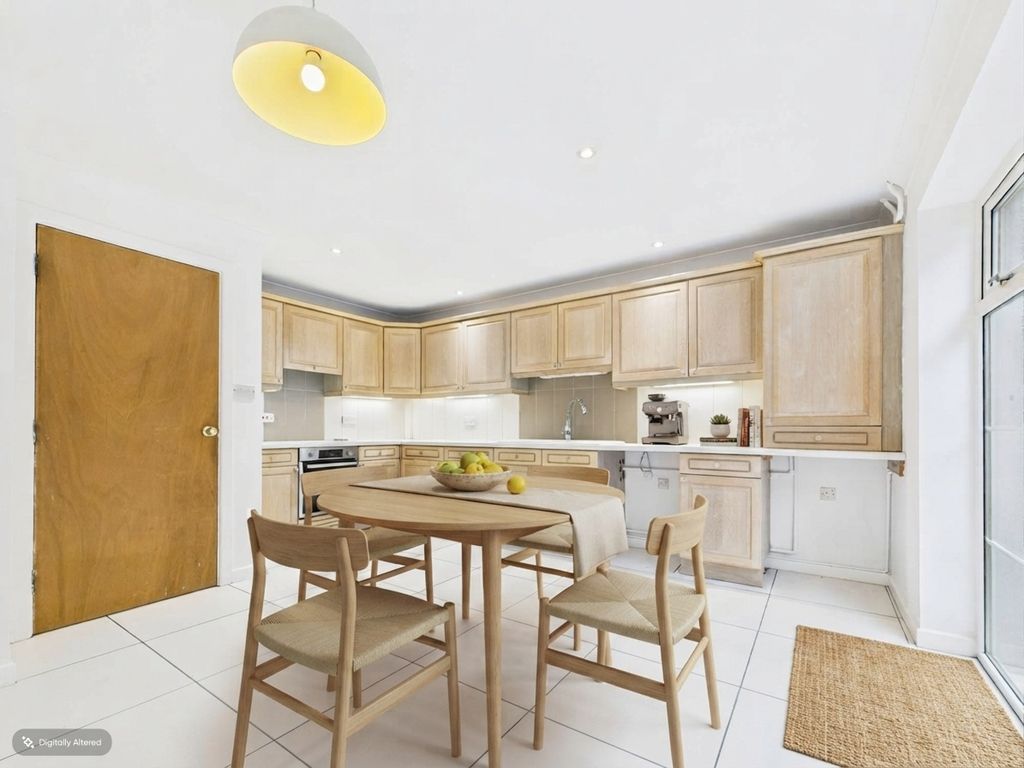 Property photo 2 of 31