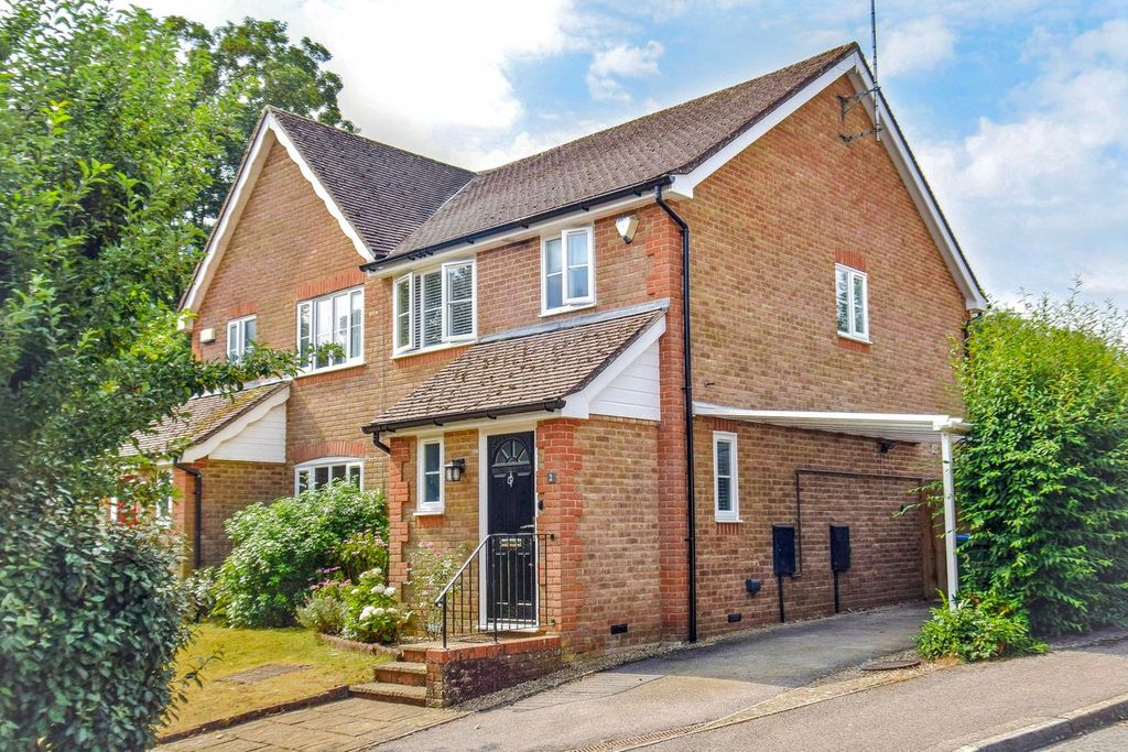 Property photo 1 of 32