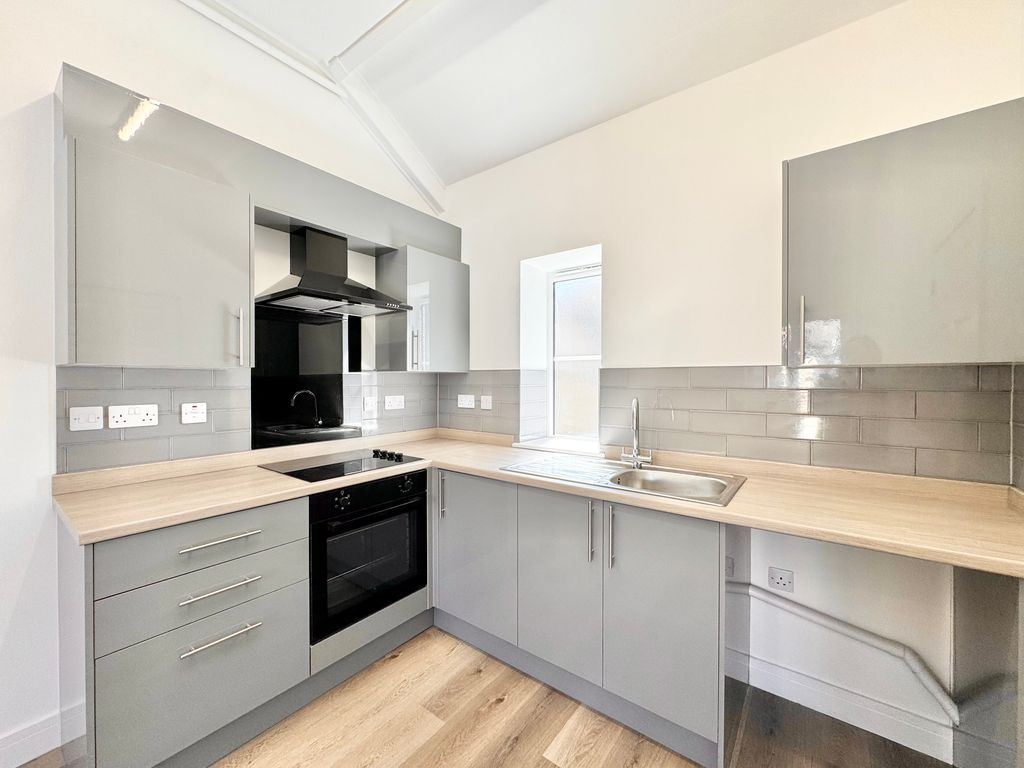 Property photo 3 of 7 Kitchen