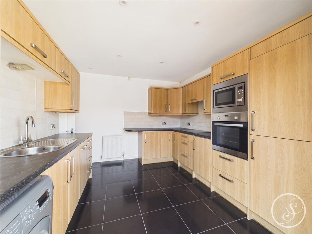 Property photo 2 of 15 Kitchen