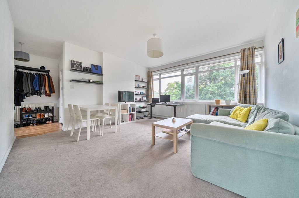 Property photo 2 of 14 1326765-10-6877Db...