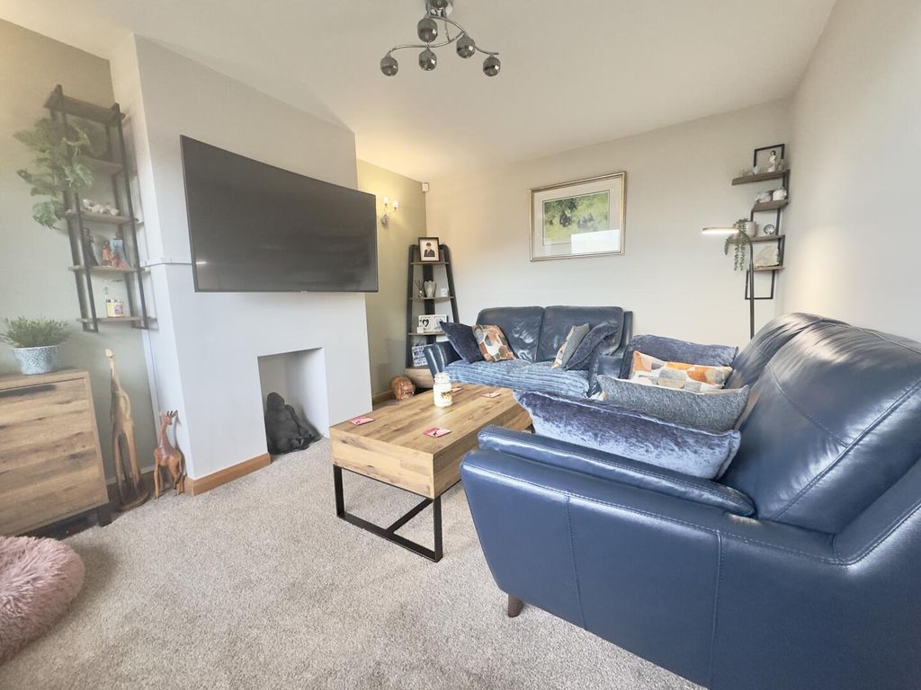 Property photo 3 of 28 Living Room