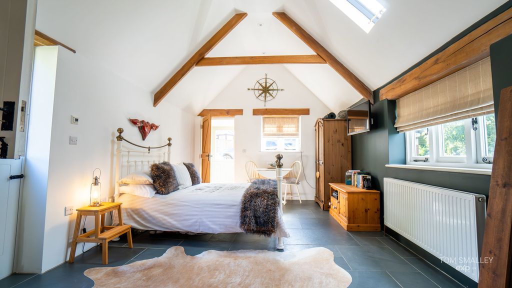 Property photo 2 of 37