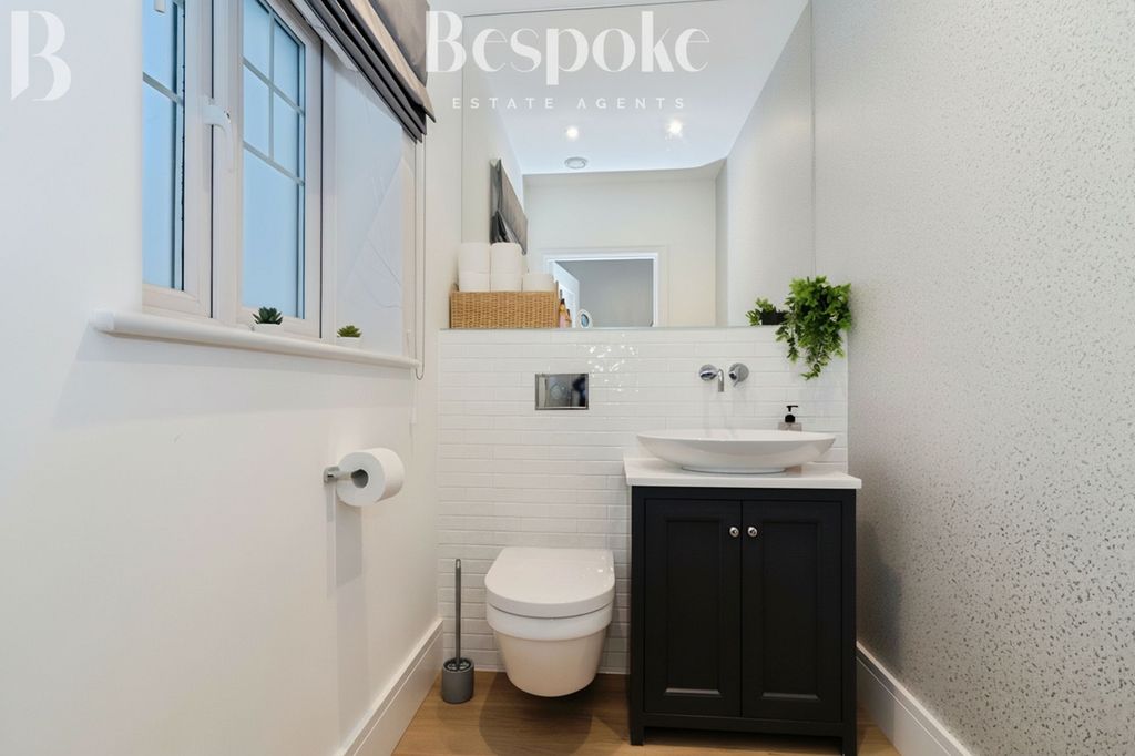 Property photo 3 of 27