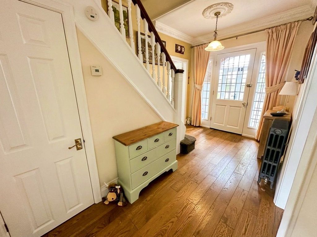 Property photo 3 of 28
