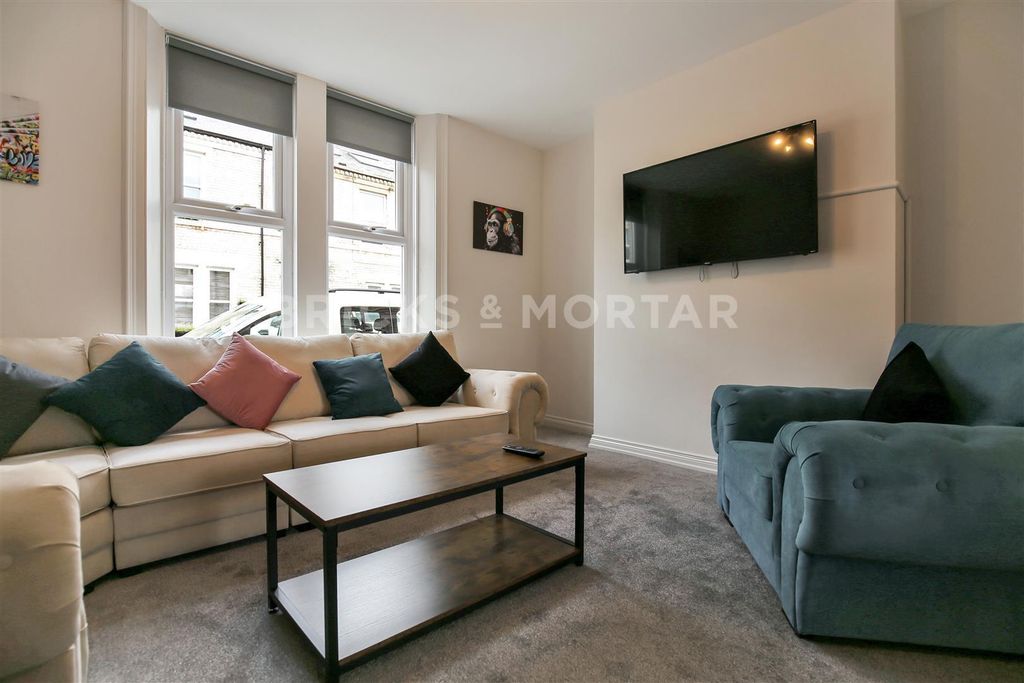 Property photo 1 of 17 J8Wwj-Fzduiwzwyxywv3Fq.Jpg