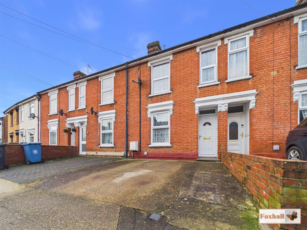 Property photo 1 of 18 Front Garden