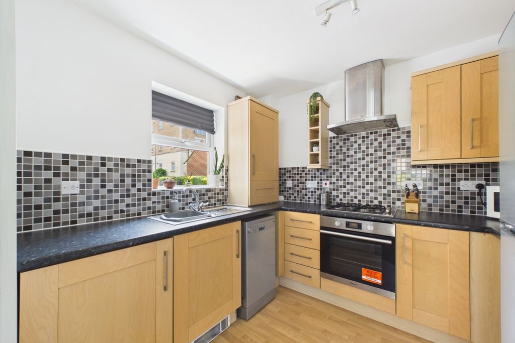 Property photo 3 of 7 Kitchen