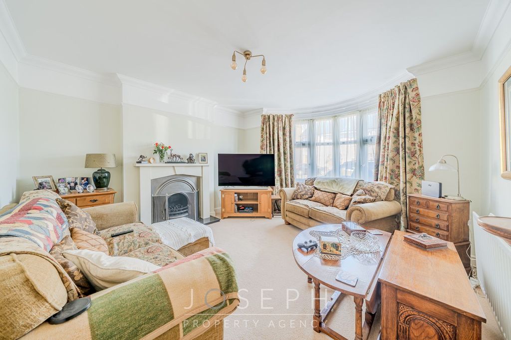 Property photo 2 of 21