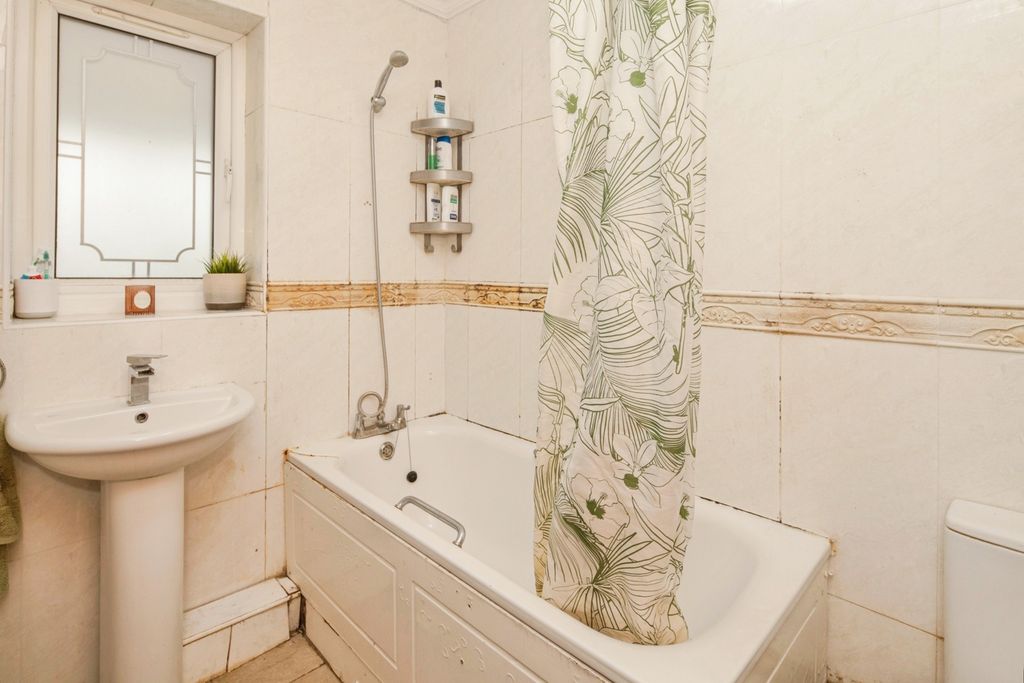 Property photo 2 of 17 Photo