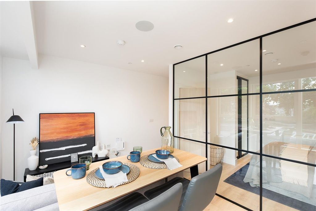 Property photo 3 of 12 Show Flat 3_Hr-004.Jpg