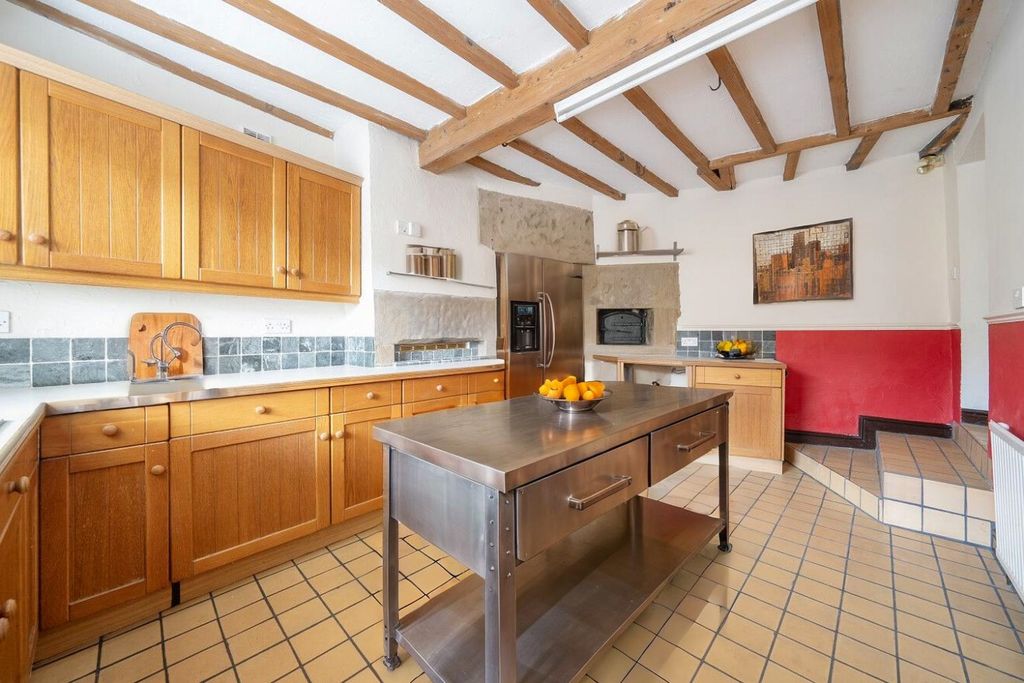 Property photo 2 of 20 Kitchen