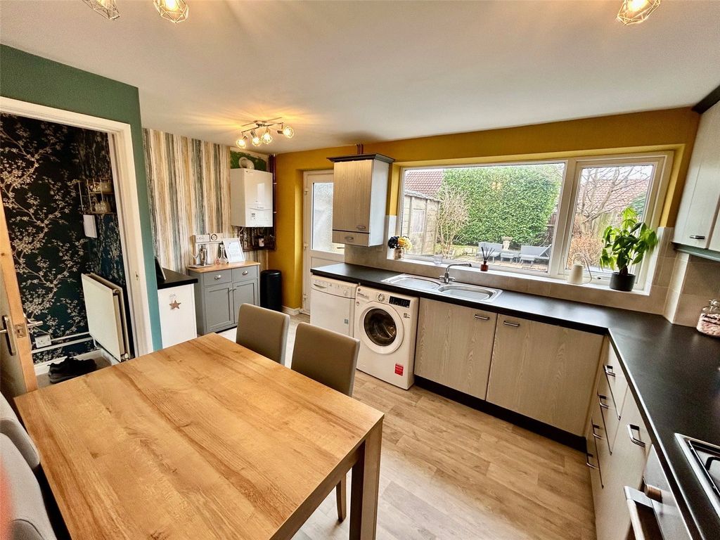 Property photo 3 of 11 Dining Kitchen