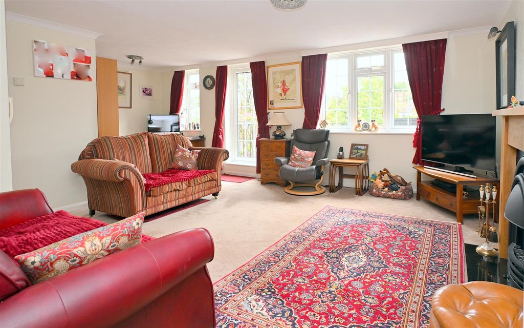Property photo 2 of 16 Sitting Room