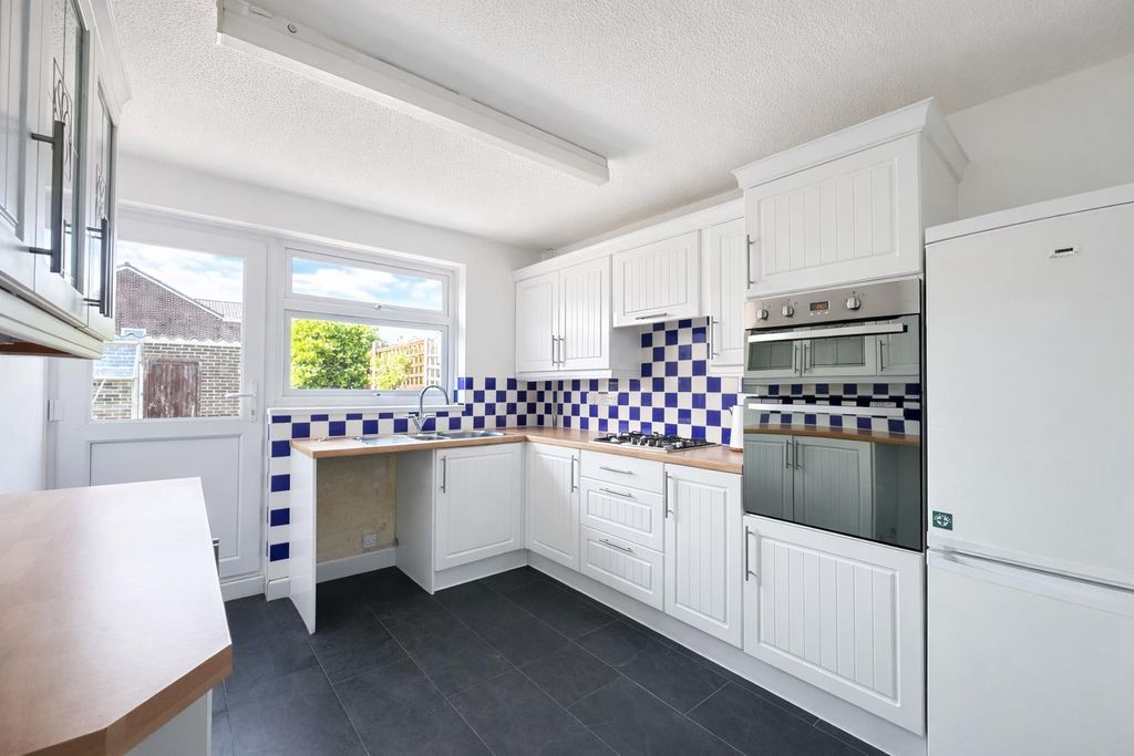 Property photo 2 of 12 Kitchen.Png