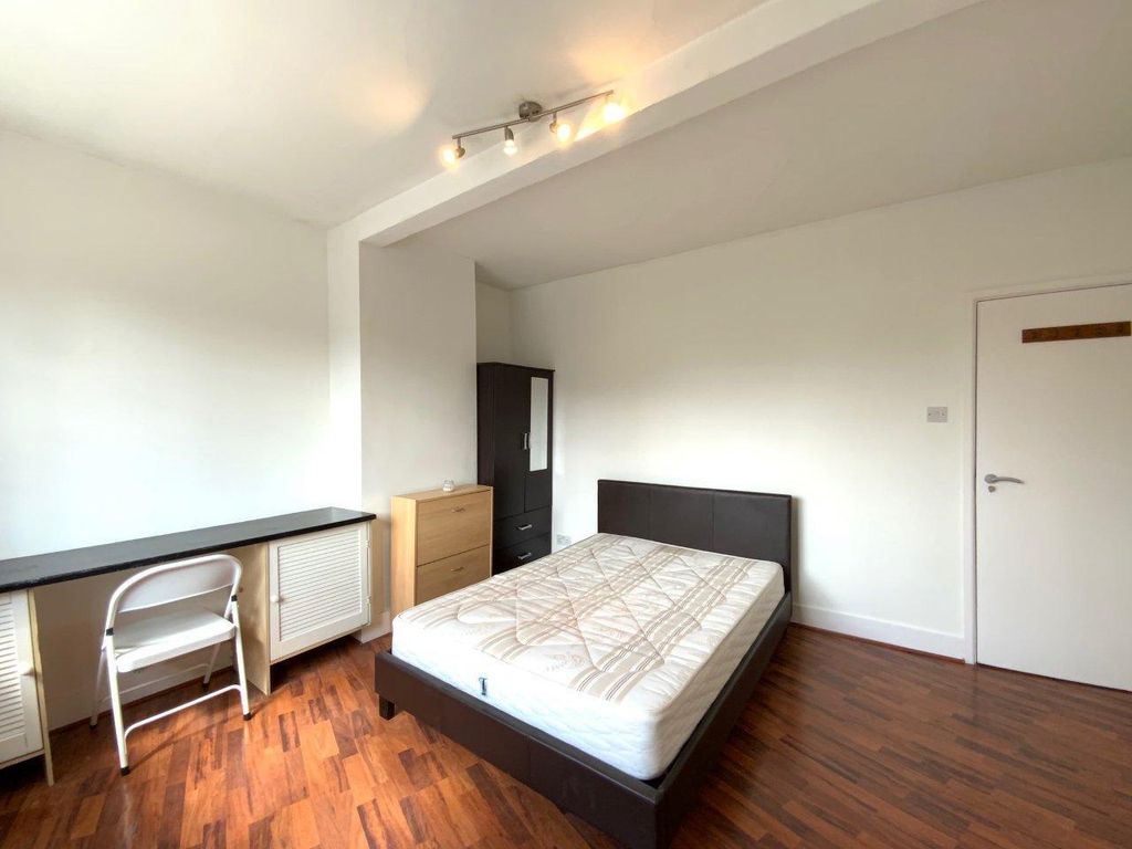 Property photo 2 of 9 1st Bedroom 1.Jpg
