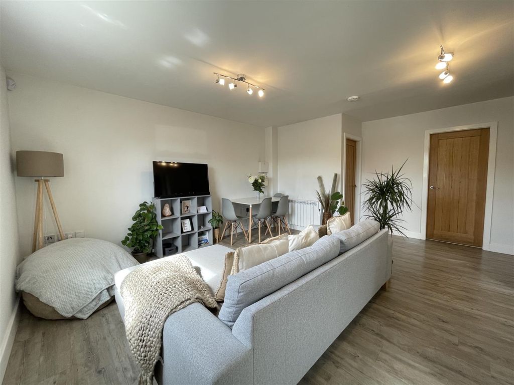 Property photo 3 of 5