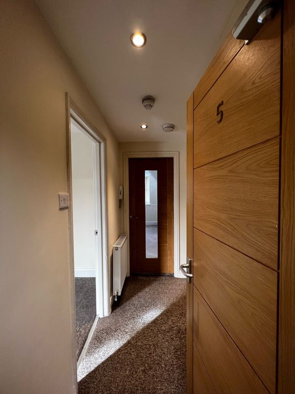 Property photo 2 of 7 Entrance 