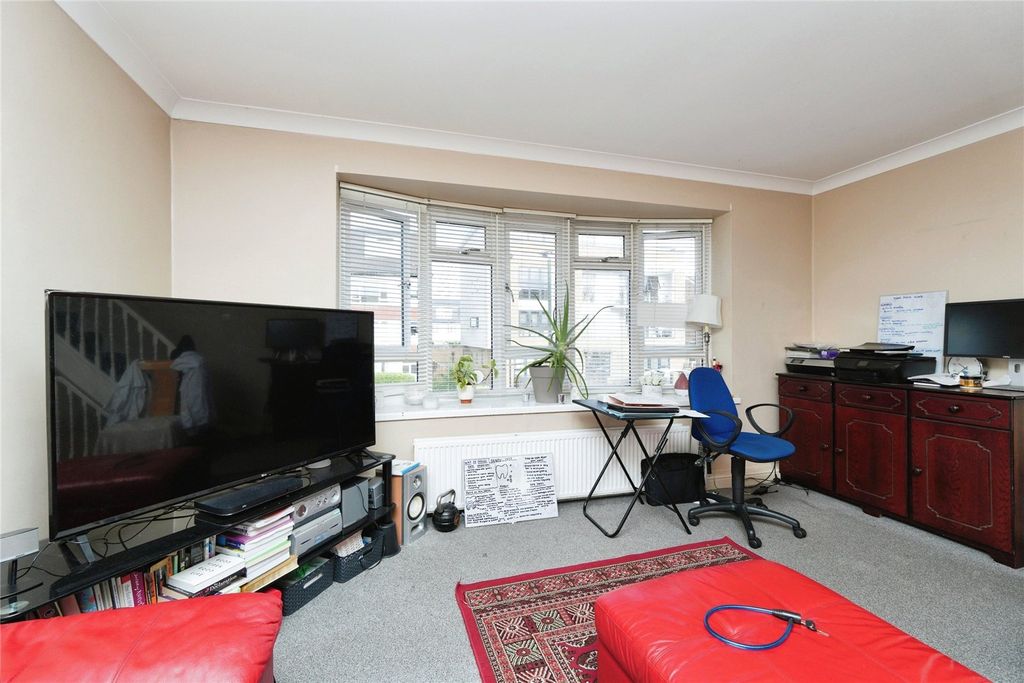 Property photo 2 of 18 Picture No. 14