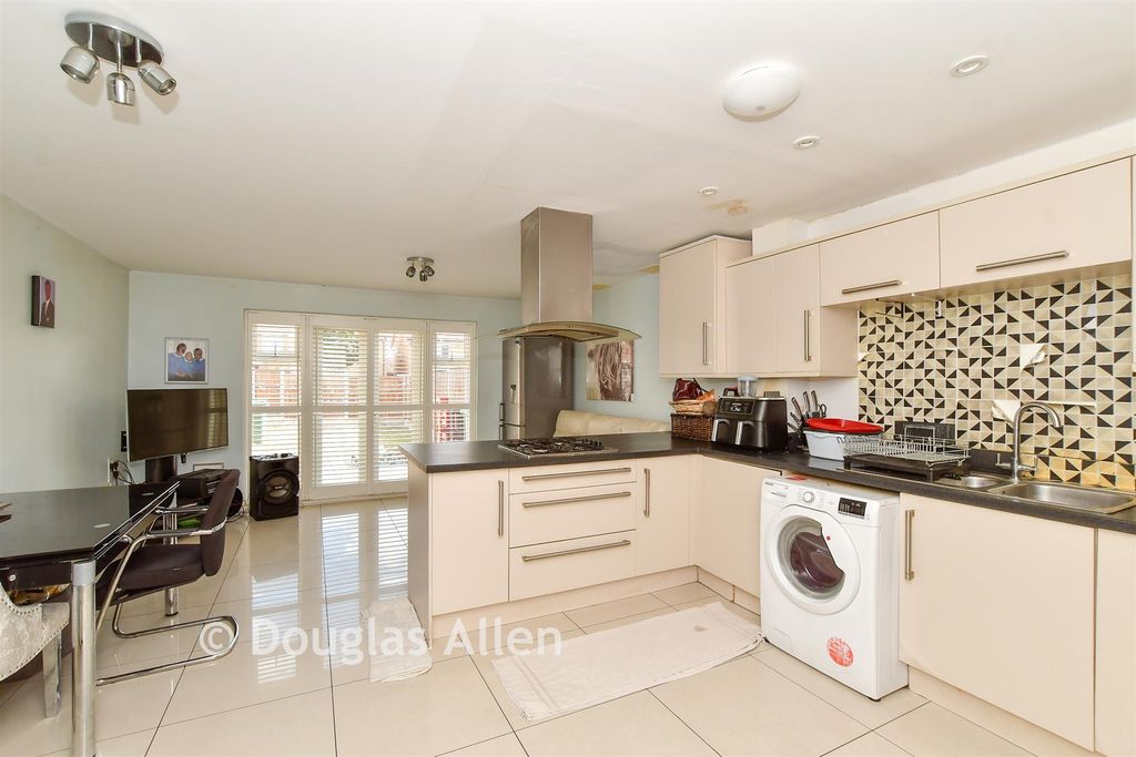 Property photo 1 of 12 Kitchen/Diner