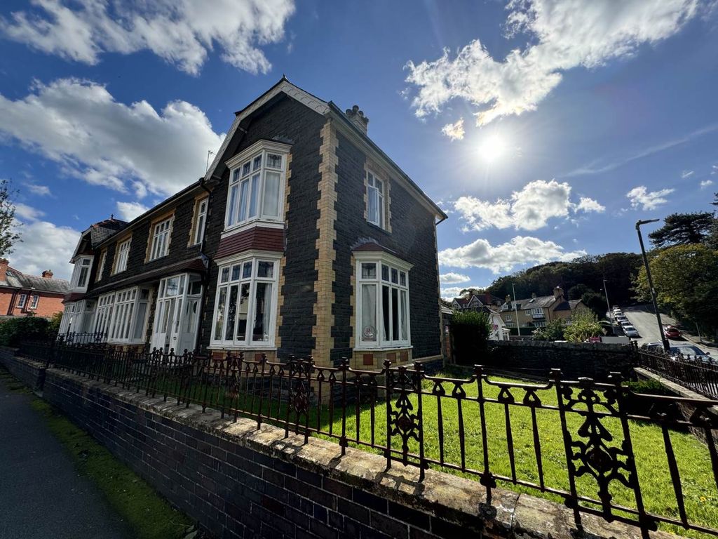 Property photo 1 of 9 Front