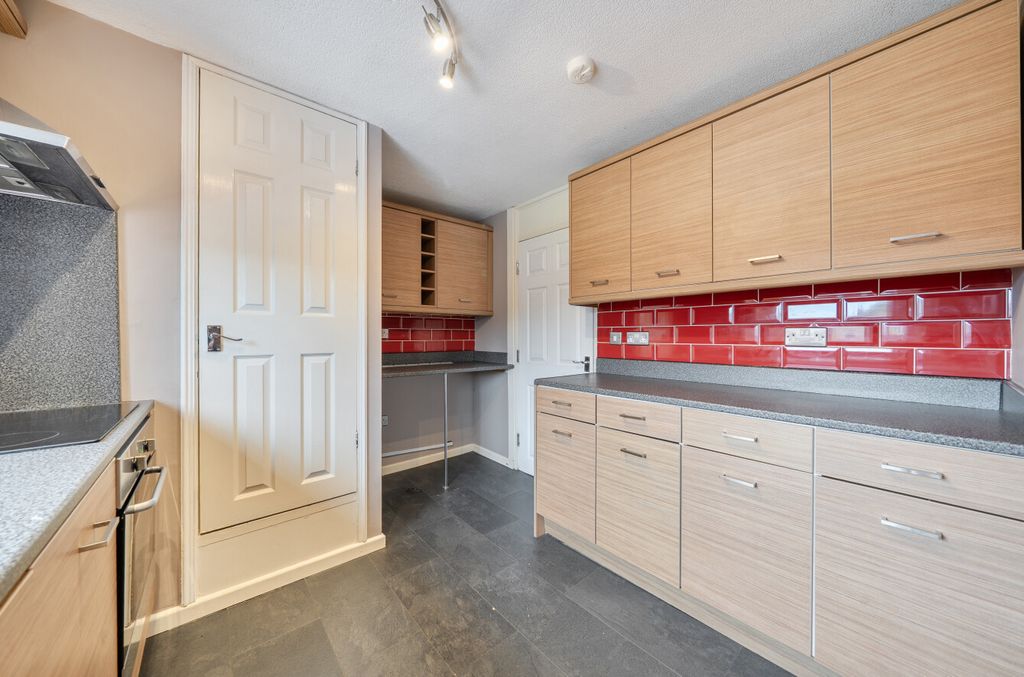 Property photo 3 of 14 1457568-4-69Fb728...